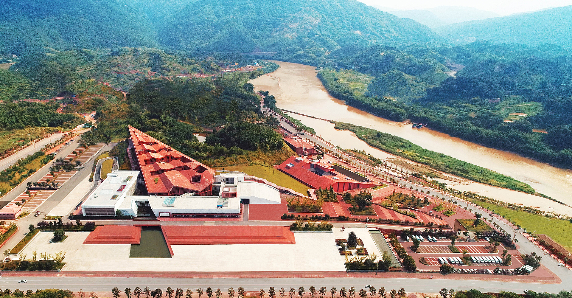 Danxia Chishui Tourist Center — 1