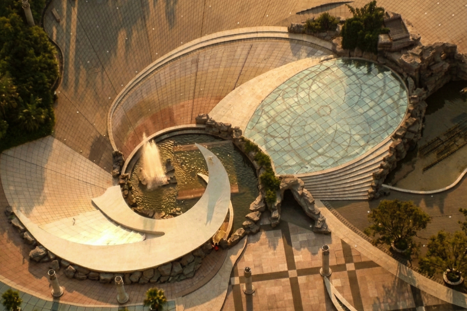 Grand Cross Plaza