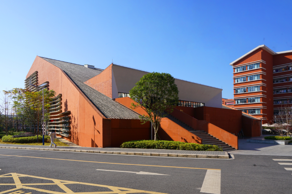 The Media Vocational and Technical University — 17