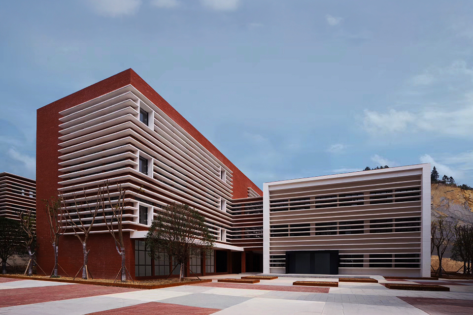 Qiannan Mountain Fire and Emergency Rescue Training Center — 9